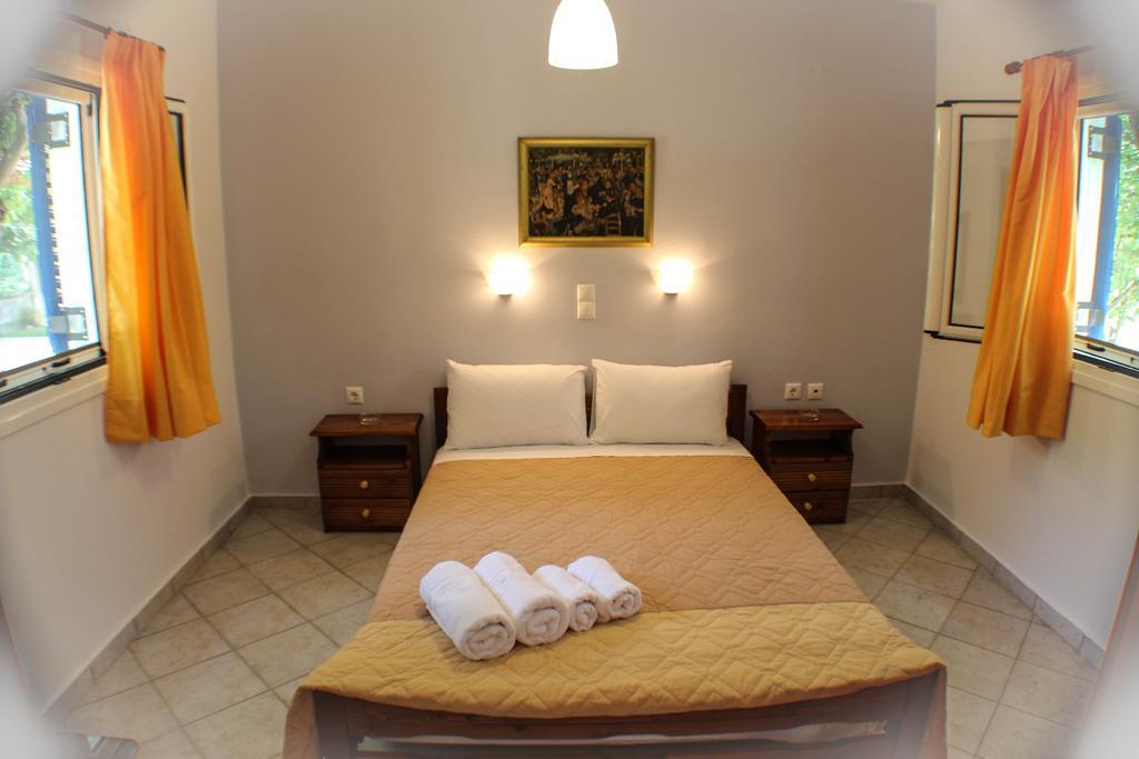 Xristina Studios Vasilikí Rum bild
